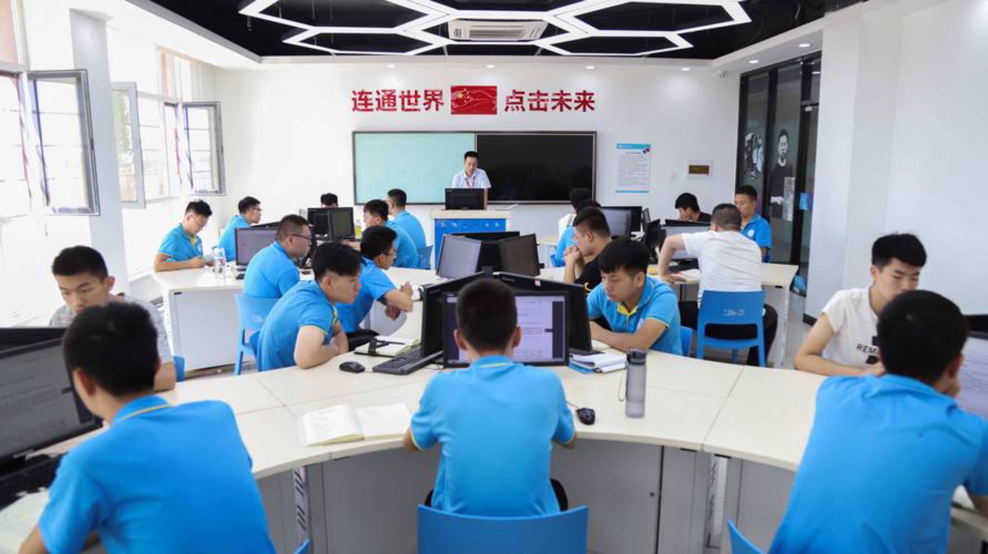 元晶晶网络科技